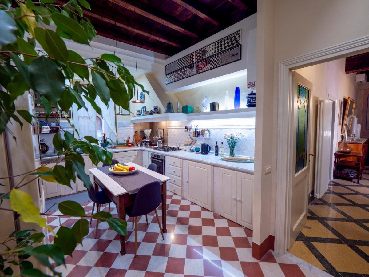 Luxury - Elegante Appartamento Nel Cuore Di Lucques Extérieur photo