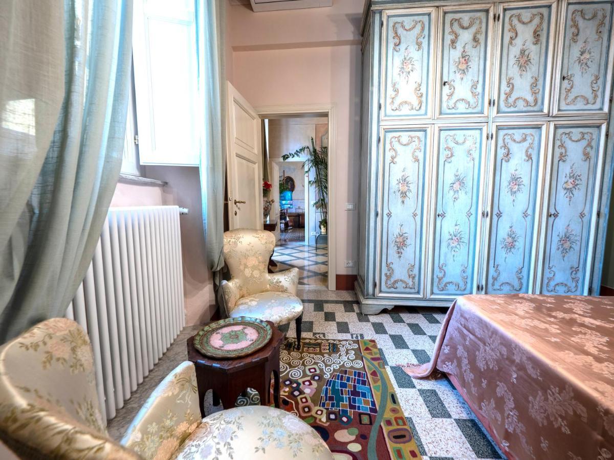 Luxury - Elegante Appartamento Nel Cuore Di Lucques Extérieur photo